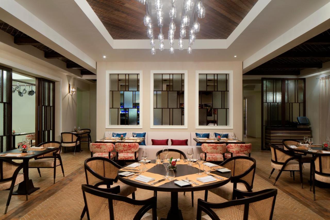 Vogo Abu Dhabi Golf Resort & Spa Formerly The Westin Abu Dhabi Golf Resort & Spa Kültér fotó The restaurant